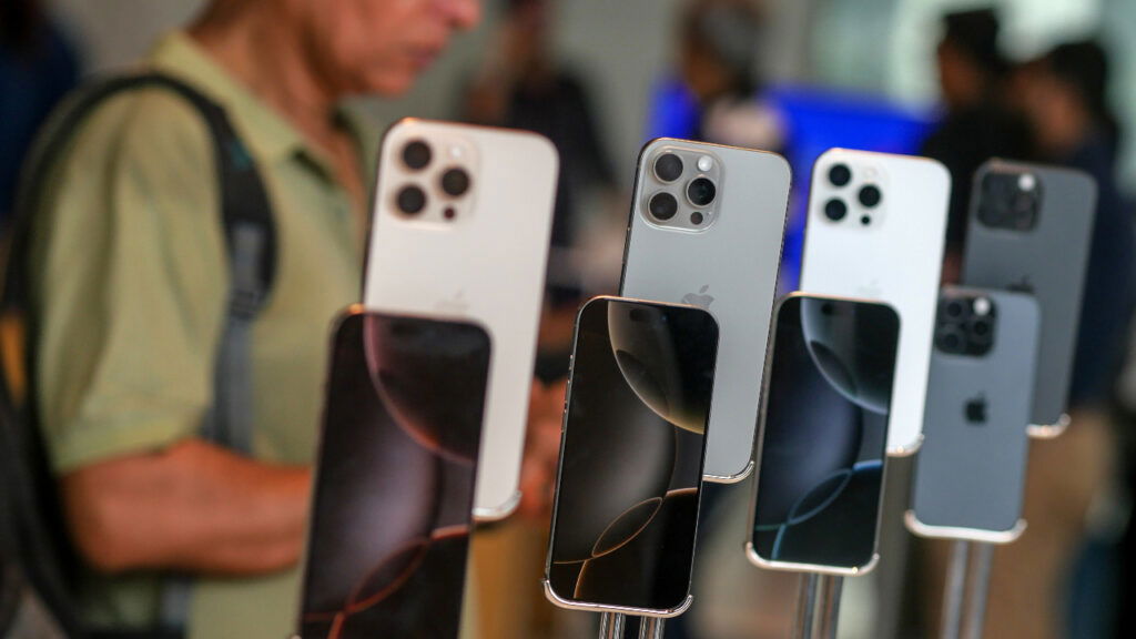 ITC Rules BOE Infringed on Samsung OLED Trade Secrets—Potential U.S. iPhone Import Ban Looms