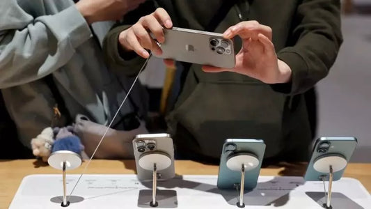 Apple Faces Challenges Ahead: Declining iPhone Growth Predicted for 2025
