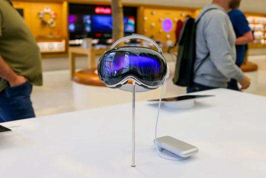 Apple Pauses Vision Pro Redesign to Focus on AI-Powered Smart Glasses