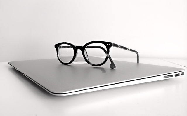 Apple Accelerates Smart Glasses Development, Targeting 2026 Launch